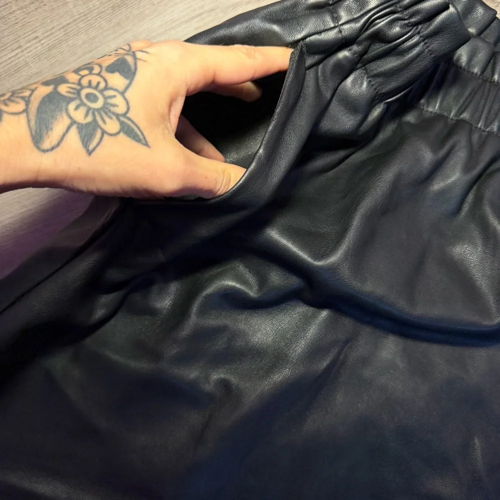 NEW LOFT Black Faux Leather Mini Skirt Small